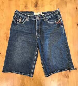 Laguna Beach Jean Co. Denim Jorts with Skull Buttons and Rhinestones Sz 40